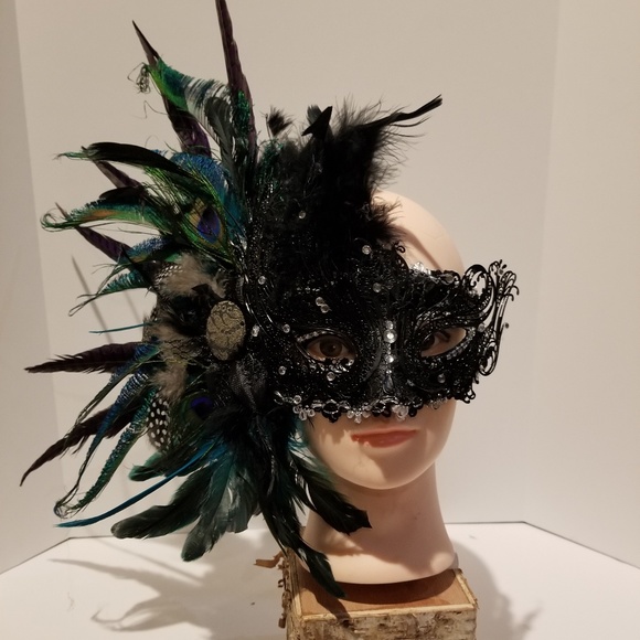 901 Mardi Gras Masks - Picture 2 of 2